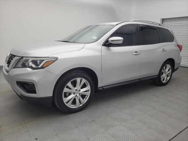 Photo of 2018 Brilliant Silver Nissan Pathfinder