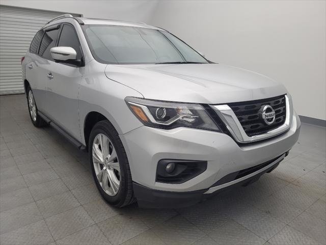 Photo of 2018 Brilliant Silver Nissan Pathfinder