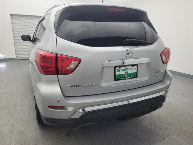 Photo of 2018 Brilliant Silver Nissan Pathfinder