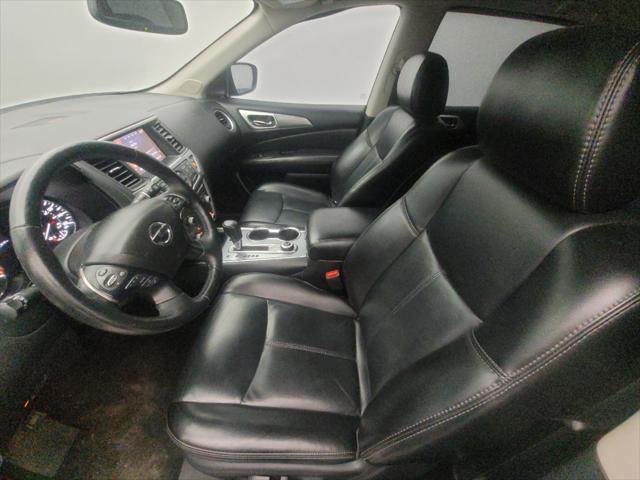 Photo of 2018 Brilliant Silver Nissan Pathfinder