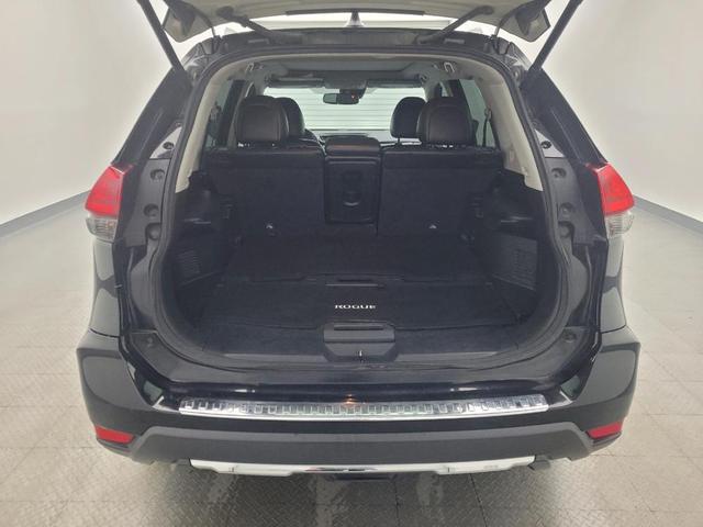 Photo of 2017 Magnetic Black Nissan Rogue