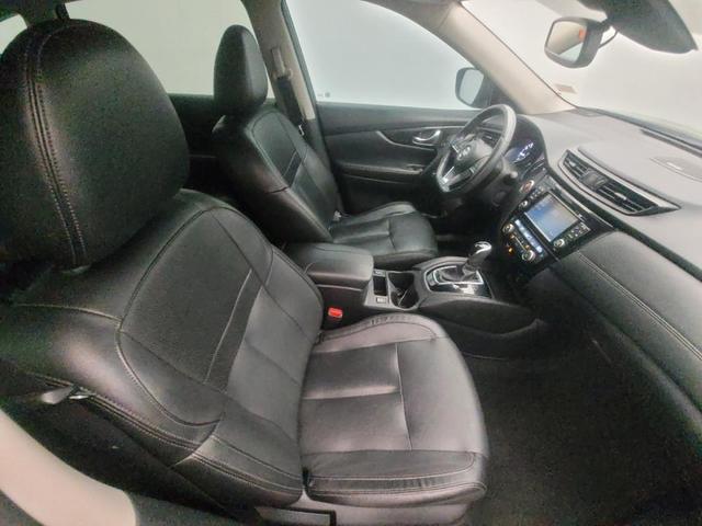 Photo of 2017 Magnetic Black Nissan Rogue