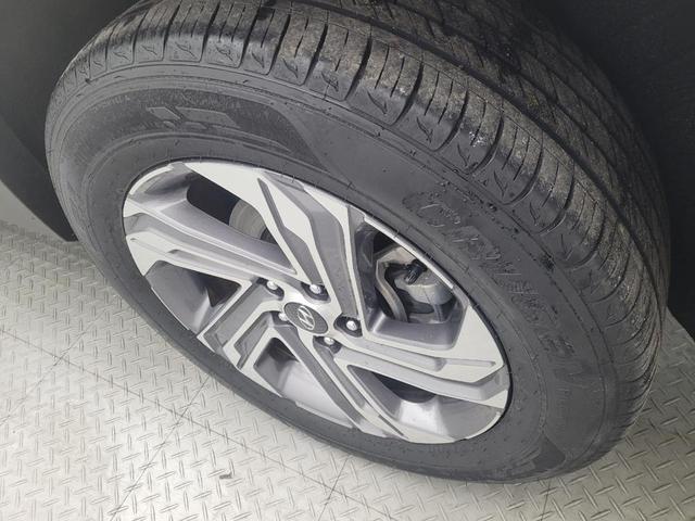 Photo of 2023 White Hyundai SANTA FE