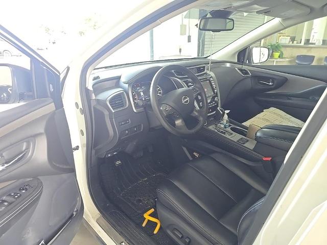 Photo of 2023 White Nissan Murano