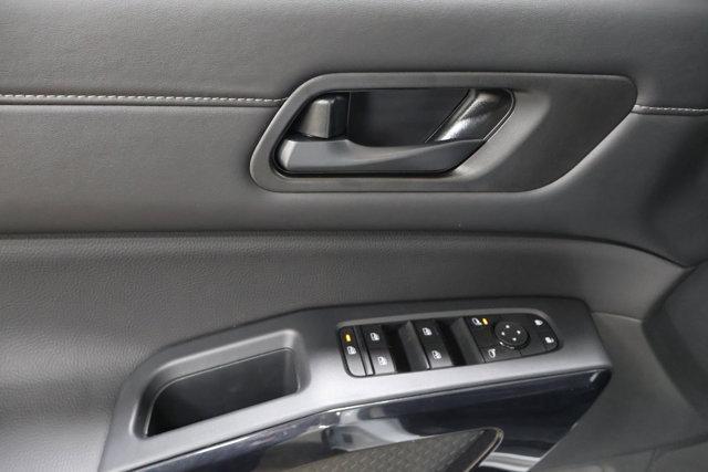 Photo of 2025 Everest White P Nissan Pathfinder
