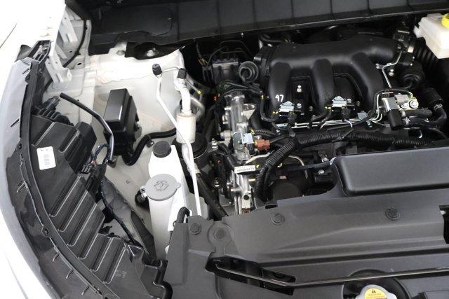 Photo of 2025 Everest White P Nissan Pathfinder