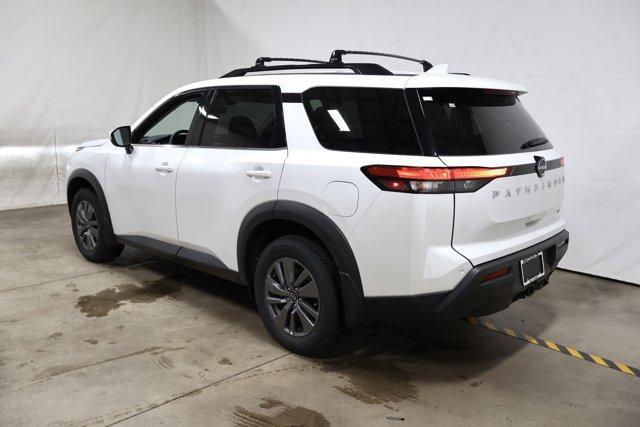 Photo of 2025 Everest White P Nissan Pathfinder