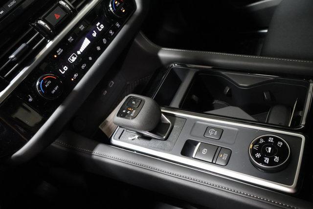 Photo of 2025 Everest White P Nissan Pathfinder
