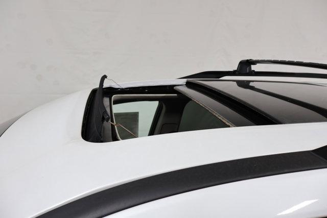 Photo of 2025 Everest White P Nissan Pathfinder