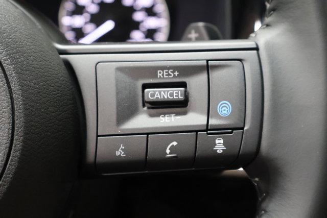 Photo of 2025 Everest White P Nissan Pathfinder