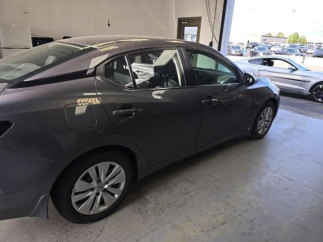 Photo of 2023 Gun Metallic Nissan Sentra
