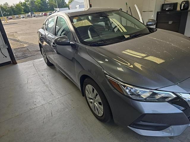 Photo of 2023 Gun Metallic Nissan Sentra