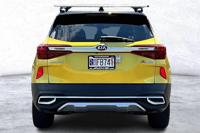 Photo of 2021 Starbright Yellow / Black Roof Kia Seltos