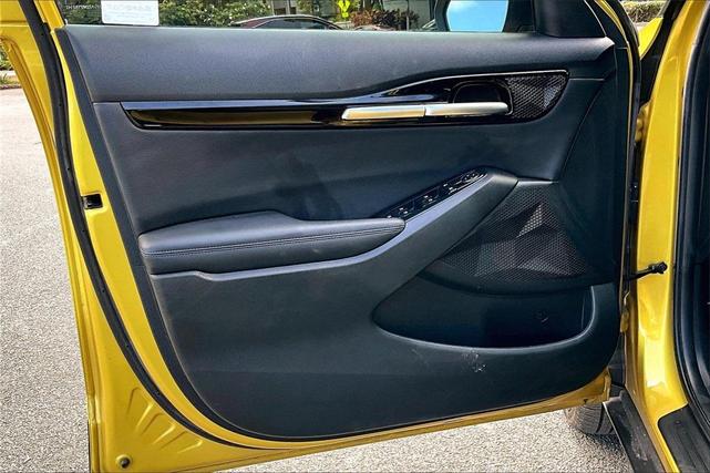 Photo of 2021 Starbright Yellow / Black Roof Kia Seltos