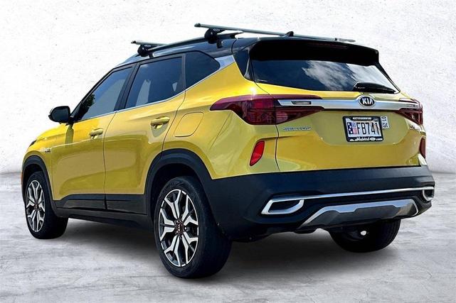 Photo of 2021 Starbright Yellow / Black Roof Kia Seltos