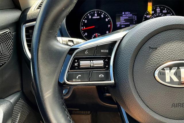 Photo of 2021 Starbright Yellow / Black Roof Kia Seltos
