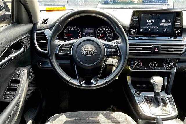 Photo of 2021 Starbright Yellow / Black Roof Kia Seltos