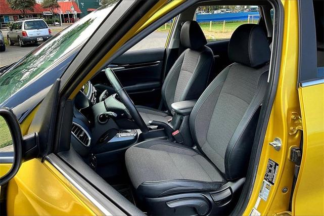 Photo of 2021 Starbright Yellow / Black Roof Kia Seltos