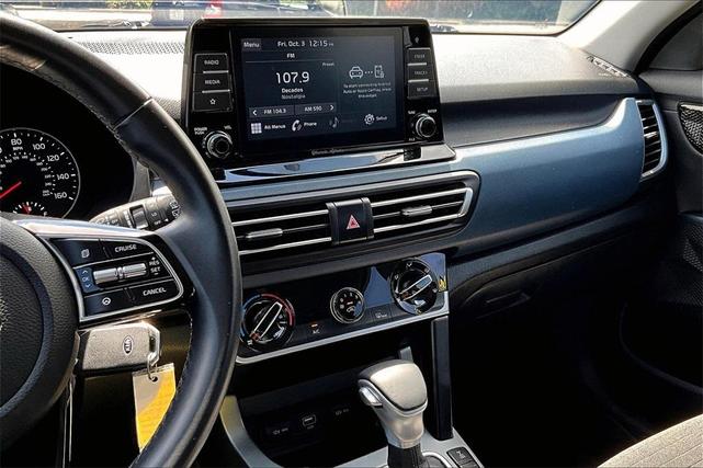 Photo of 2021 Starbright Yellow / Black Roof Kia Seltos