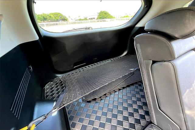 Photo of 2021 Starbright Yellow / Black Roof Kia Seltos