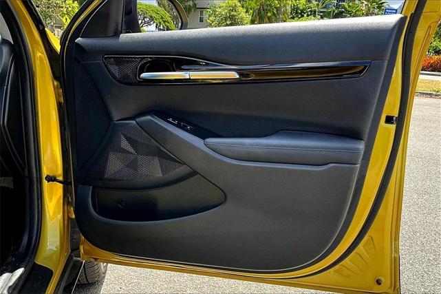 Photo of 2021 Starbright Yellow / Black Roof Kia Seltos