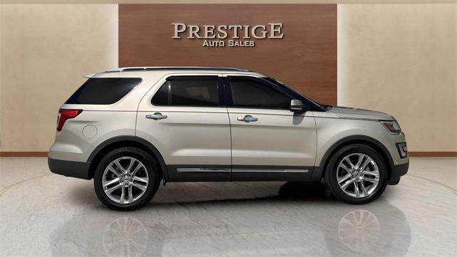 Photo of 2017 White Gold Ford Explorer