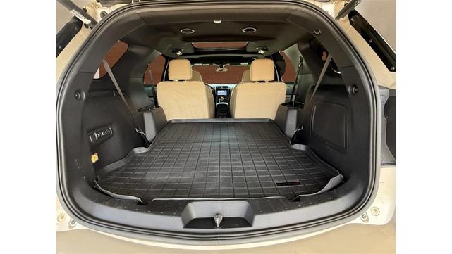 Photo of 2017 White Gold Ford Explorer