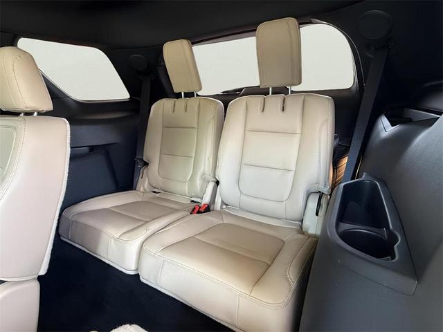 Photo of 2017 White Gold Ford Explorer