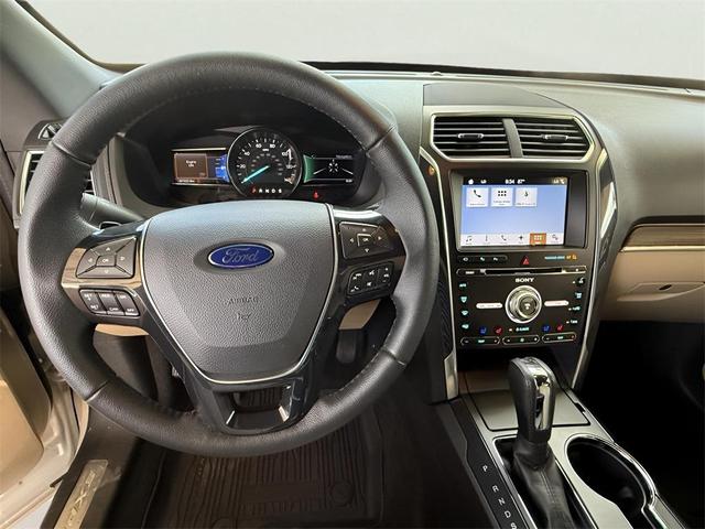 Photo of 2017 White Gold Ford Explorer