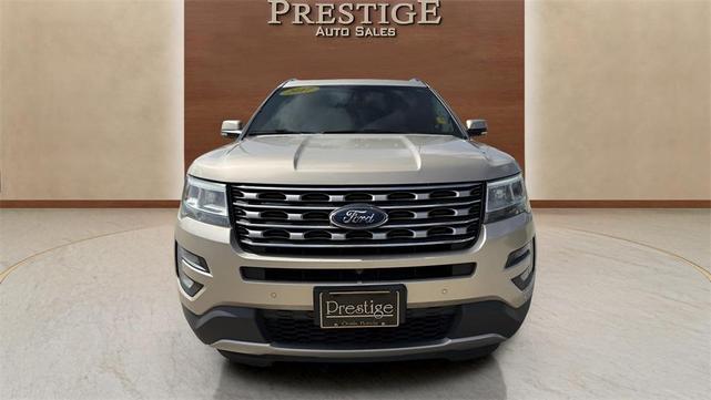 Photo of 2017 White Gold Ford Explorer
