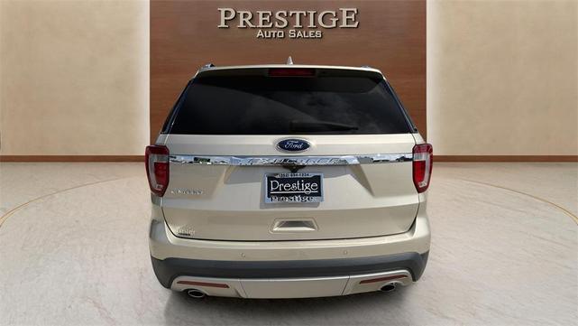 Photo of 2017 White Gold Ford Explorer