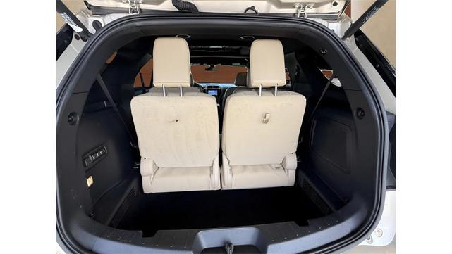 Photo of 2017 White Gold Ford Explorer
