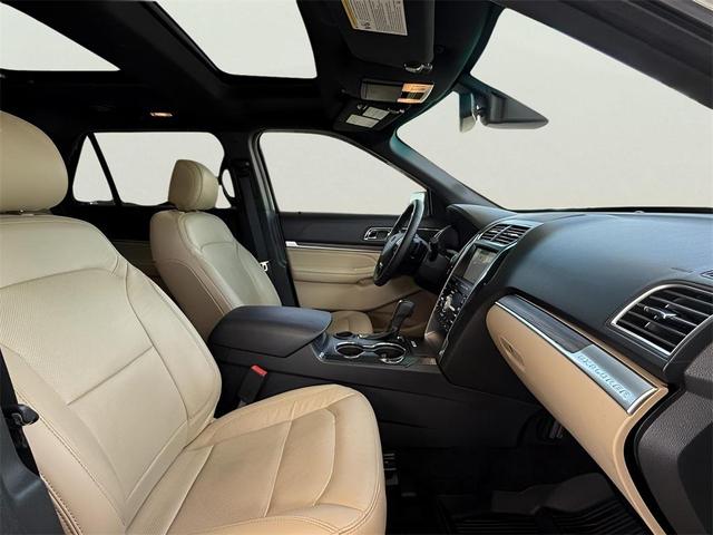 Photo of 2017 White Gold Ford Explorer
