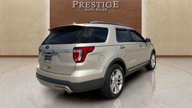 Photo of 2017 White Gold Ford Explorer