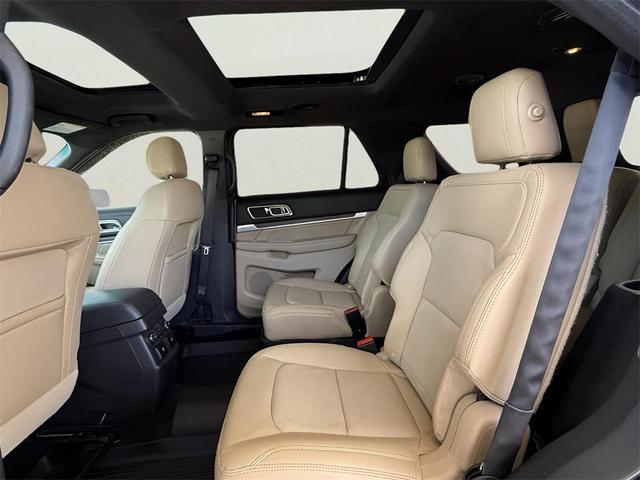 Photo of 2017 White Gold Ford Explorer