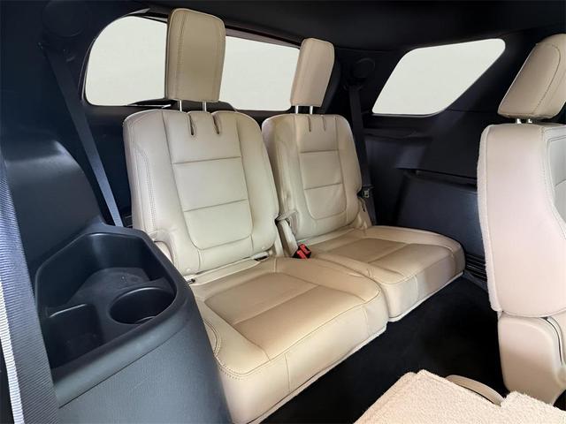 Photo of 2017 White Gold Ford Explorer