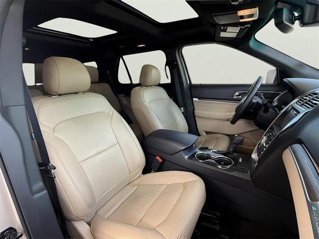 Photo of 2017 White Gold Ford Explorer