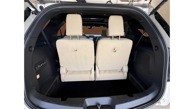 Photo of 2017 White Gold Ford Explorer