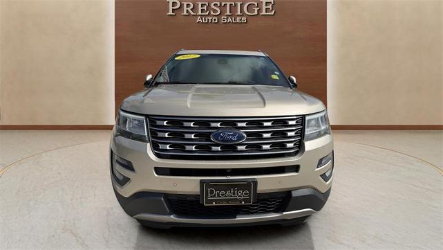 Photo of 2017 White Gold Ford Explorer