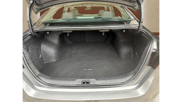 Photo of 2023 Gun Metallic Nissan Altima