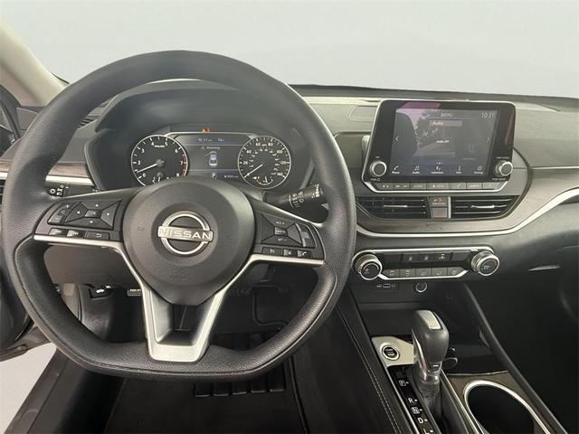 Photo of 2023 Gun Metallic Nissan Altima