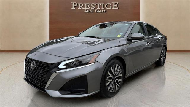 Photo of 2023 Gun Metallic Nissan Altima