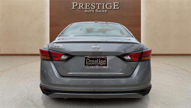 Photo of 2023 Gun Metallic Nissan Altima
