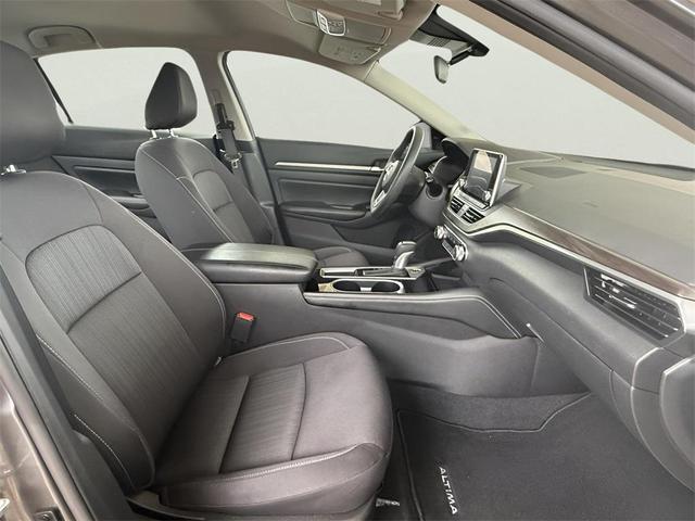 Photo of 2023 Gun Metallic Nissan Altima