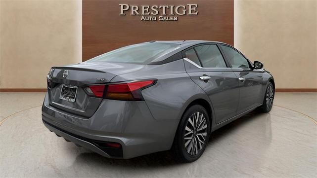 Photo of 2023 Gun Metallic Nissan Altima