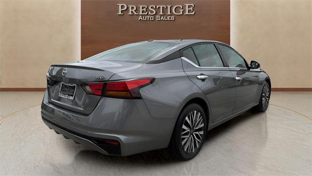 Photo of 2023 Gun Metallic Nissan Altima