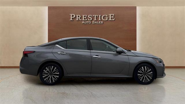 Photo of 2023 Gun Metallic Nissan Altima