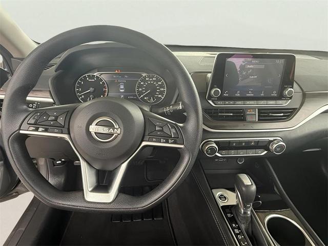 Photo of 2023 Gun Metallic Nissan Altima