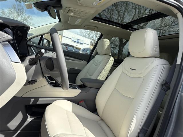 Photo of 2025 Argent Silver Metallic Cadillac XT5