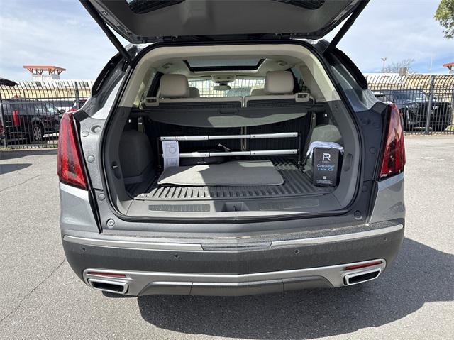 Photo of 2025 Argent Silver Metallic Cadillac XT5